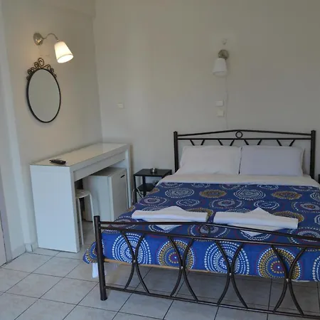 Albion Otel Atina
